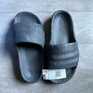 adidas Adilette 22 grey sandals NWT size 7 men/ 8 women